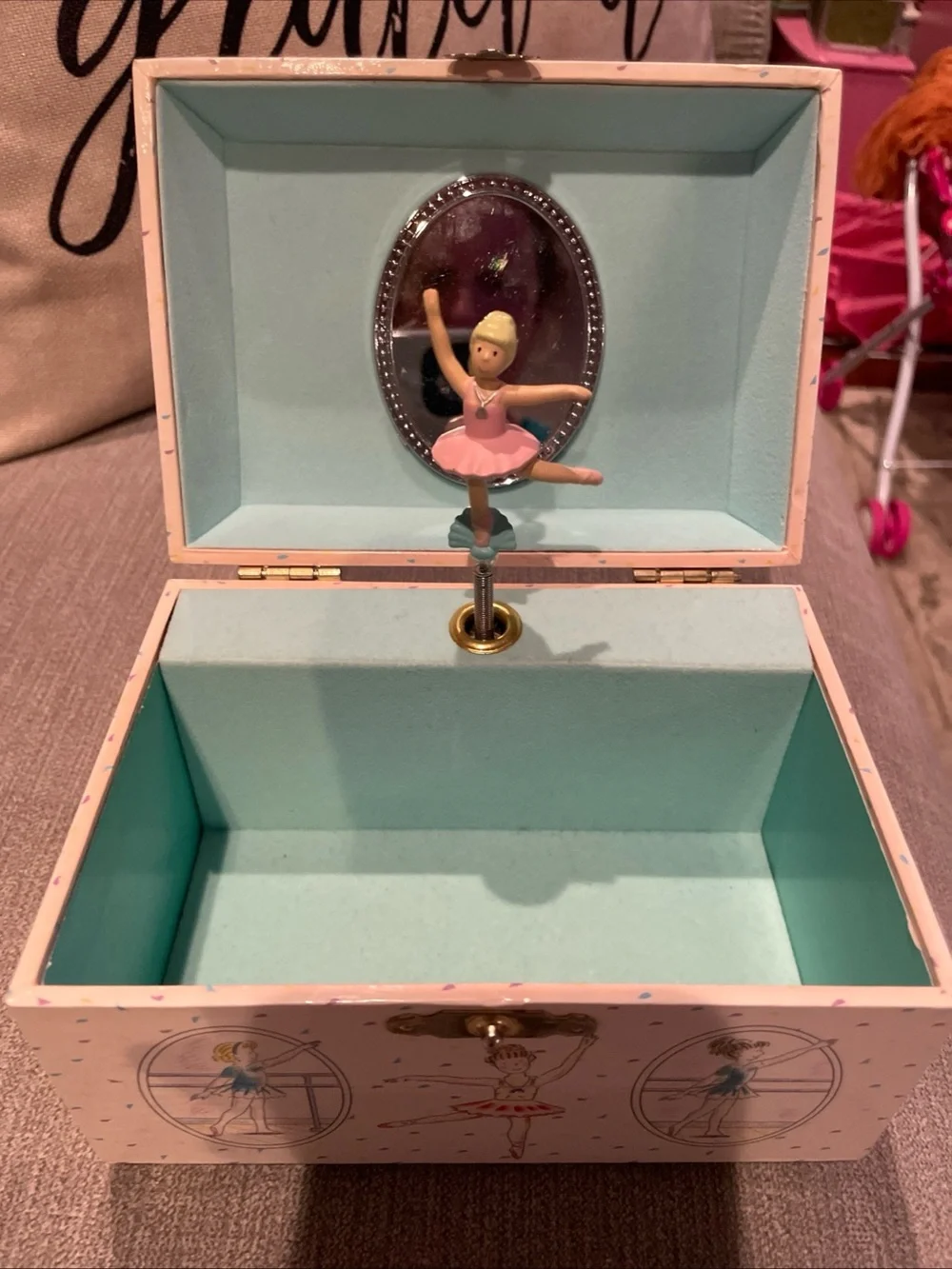 Elizabeth Koda-Callan 2000 music box. Magic Charm Collection. By Eden